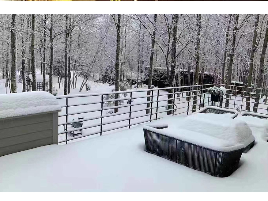 下雪天应该如何清理户外PE仿藤家具上的积雪？